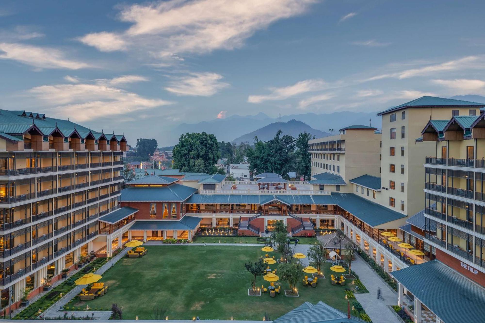 Radisson Collection Hotel & Spa, Riverfront Srinagar エクステリア 写真