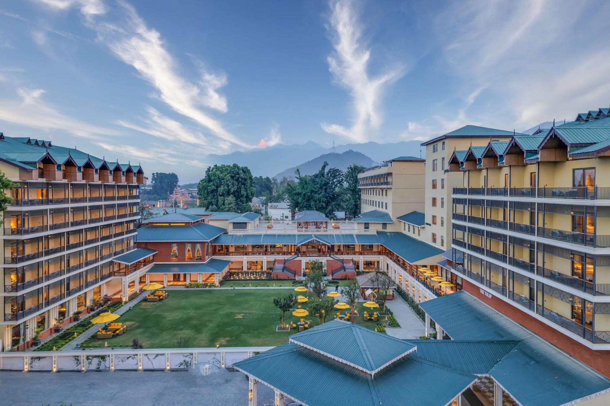 Radisson Collection Hotel & Spa, Riverfront Srinagar エクステリア 写真