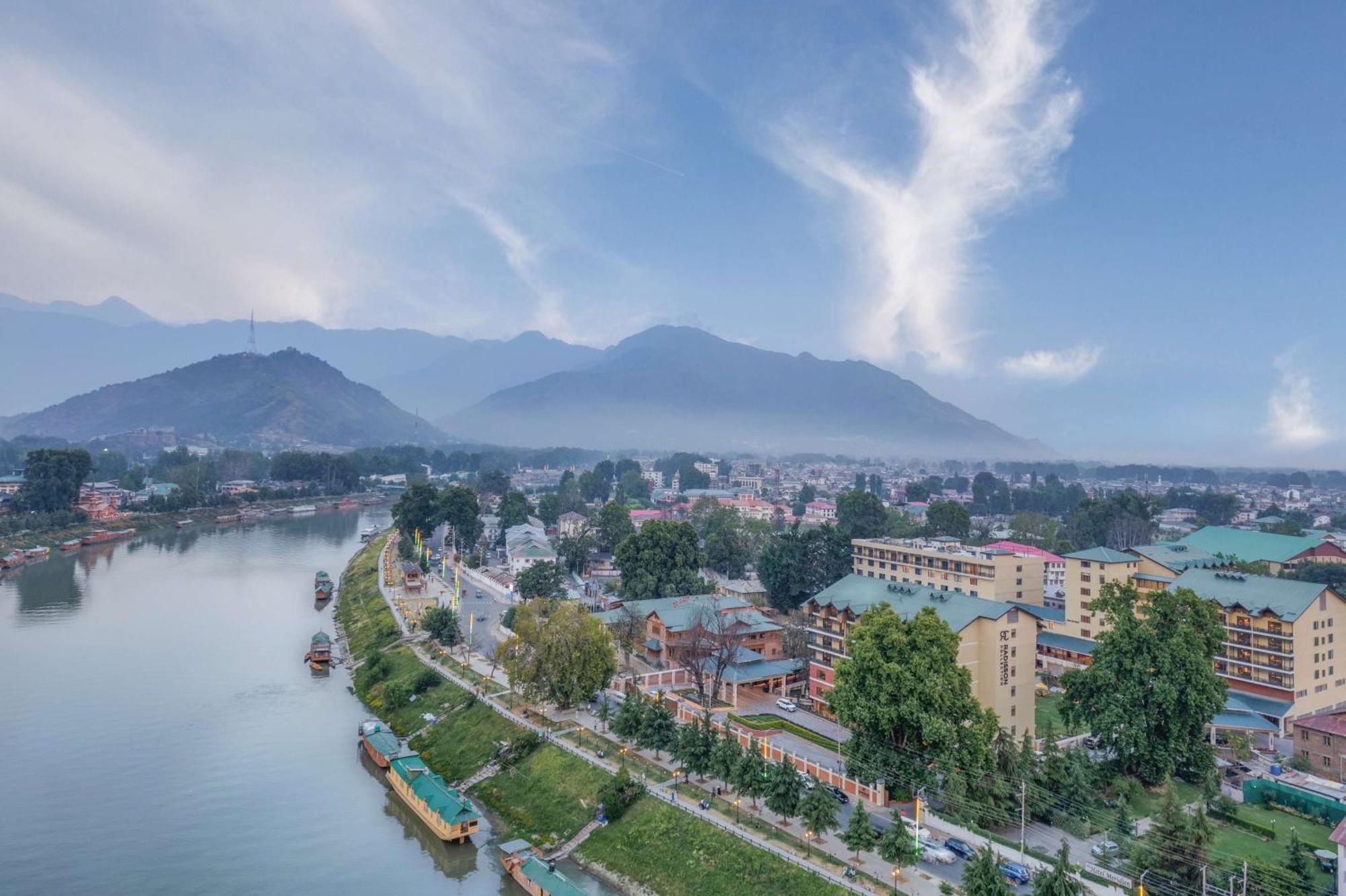 Radisson Collection Hotel & Spa, Riverfront Srinagar エクステリア 写真