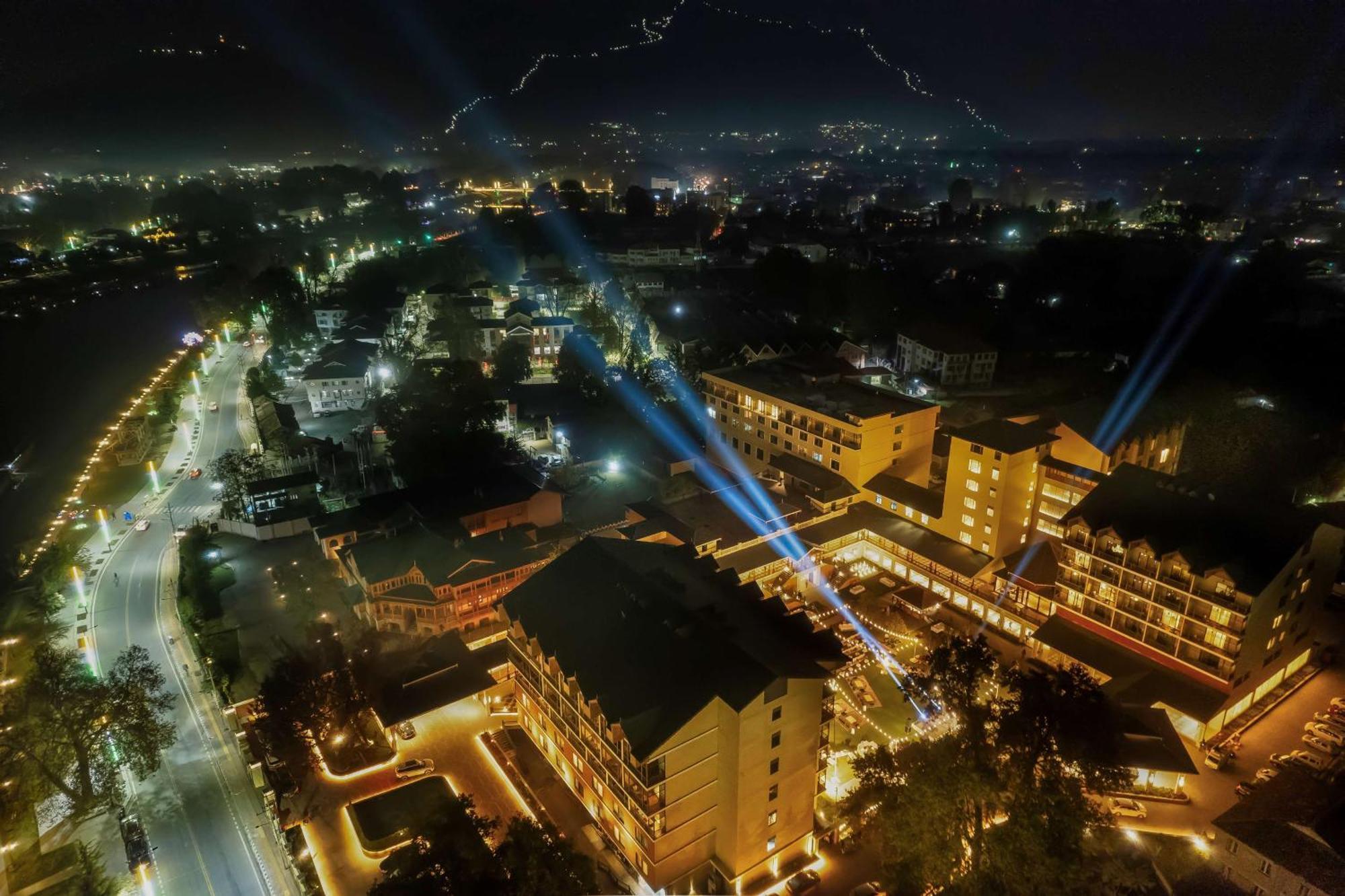 Radisson Collection Hotel & Spa, Riverfront Srinagar エクステリア 写真