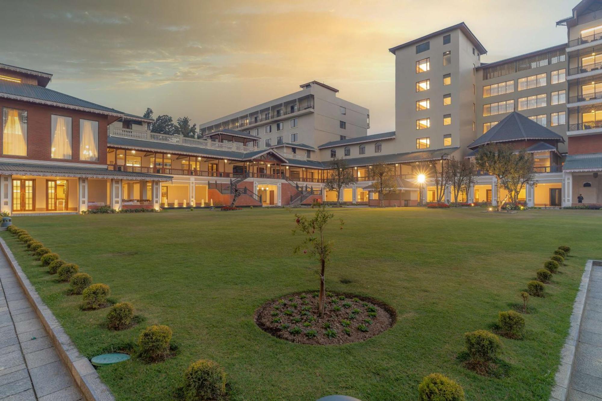 Radisson Collection Hotel & Spa, Riverfront Srinagar エクステリア 写真