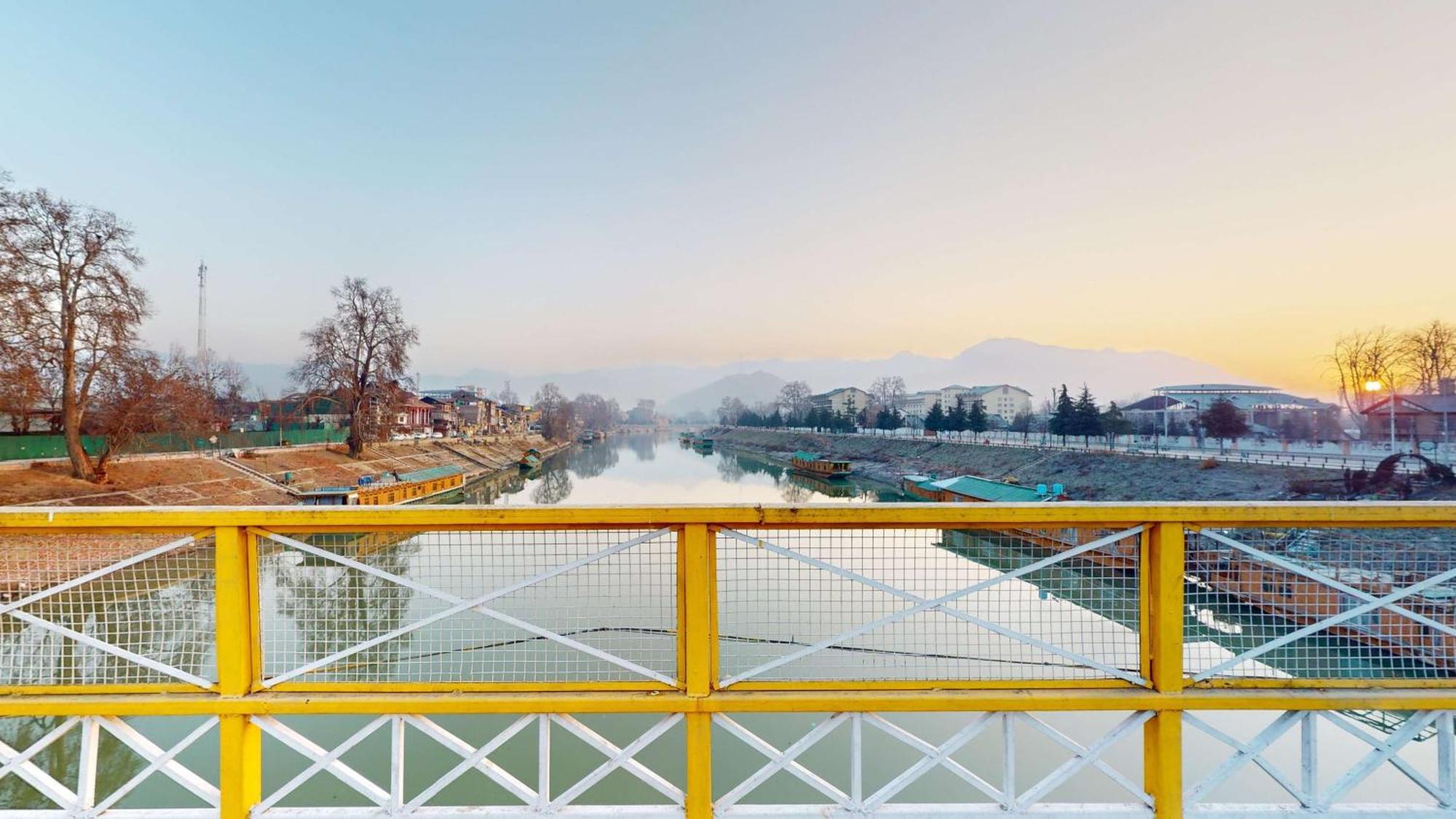 Radisson Collection Hotel & Spa, Riverfront Srinagar エクステリア 写真